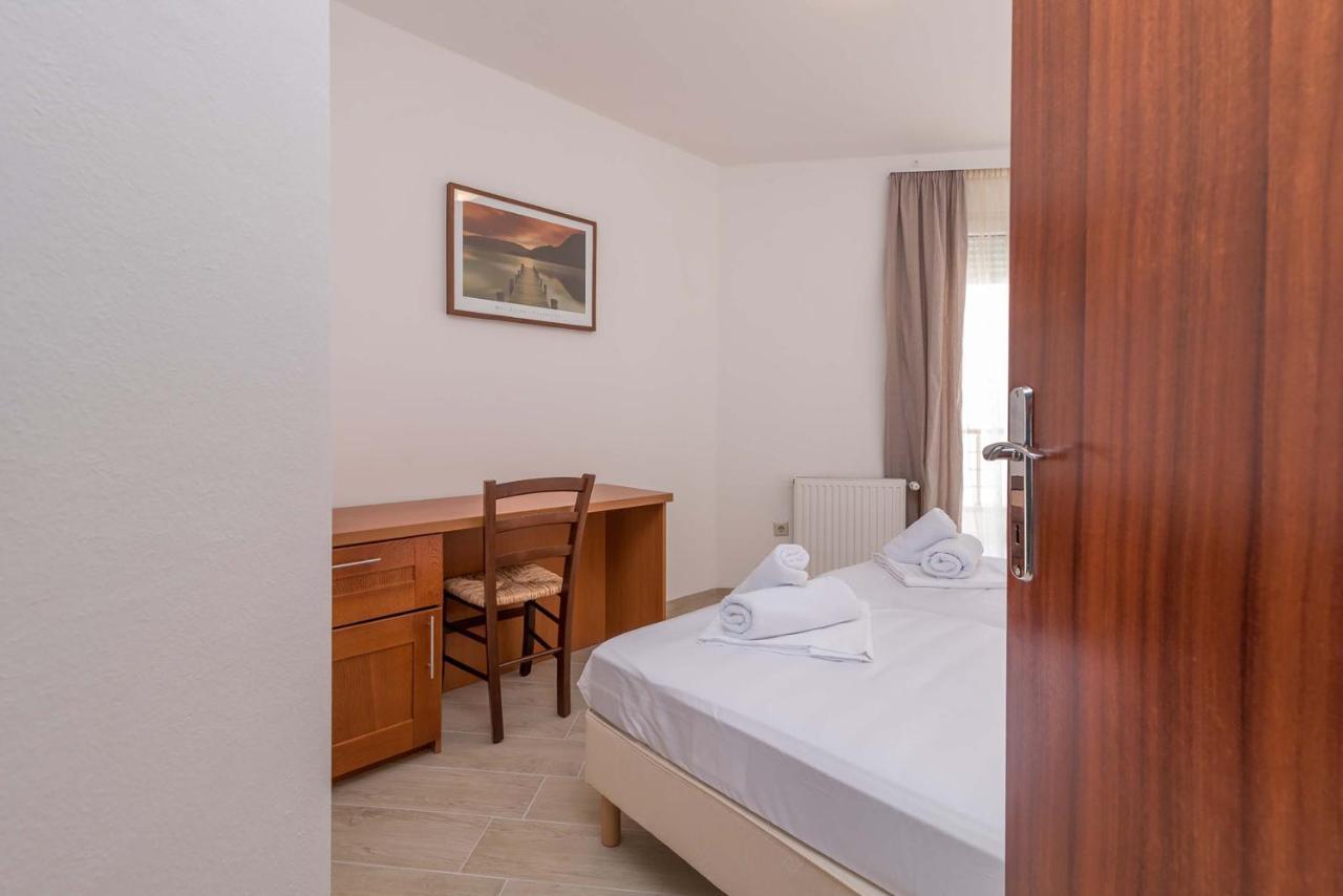 Porto Samaria Holiday Resort Trogir Szoba fotó